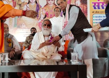 महाकुम्भ के इस पावन अवसर में प्रवास करते “गीता मनीषी परम पूज्य ग्यानानन्द जी महाराज….