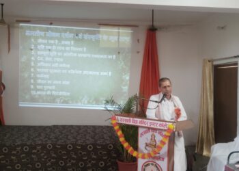 शिक्षा का उद्देश्य नर से नारायण – मा० हेमचन्द्र जी