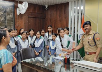 🎀डीएम, एसपी,और डीआईओएस को राखी बांधकर मनाया गया रक्षाबंधन का पर्व🎀