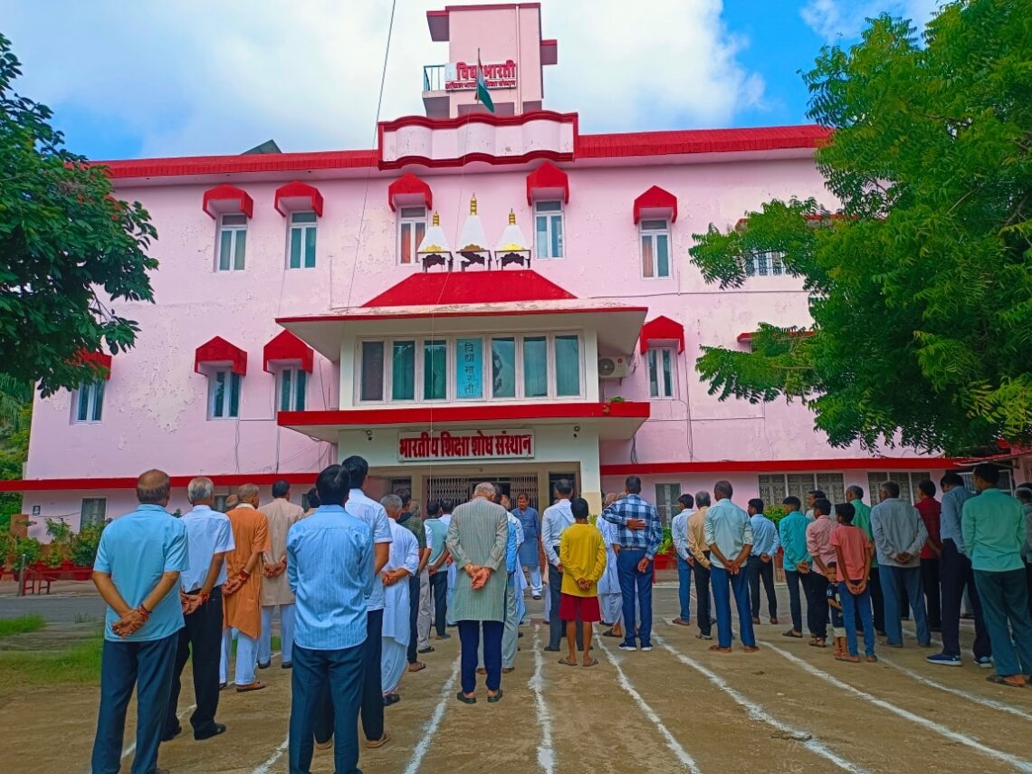 स्वतंत्रता दिवस – सरस्वती कुंज