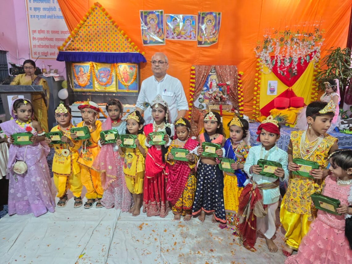 👑हर्षोल्लास के साथ मनाया गई रूपसज्जा प्रतियोगिता👑