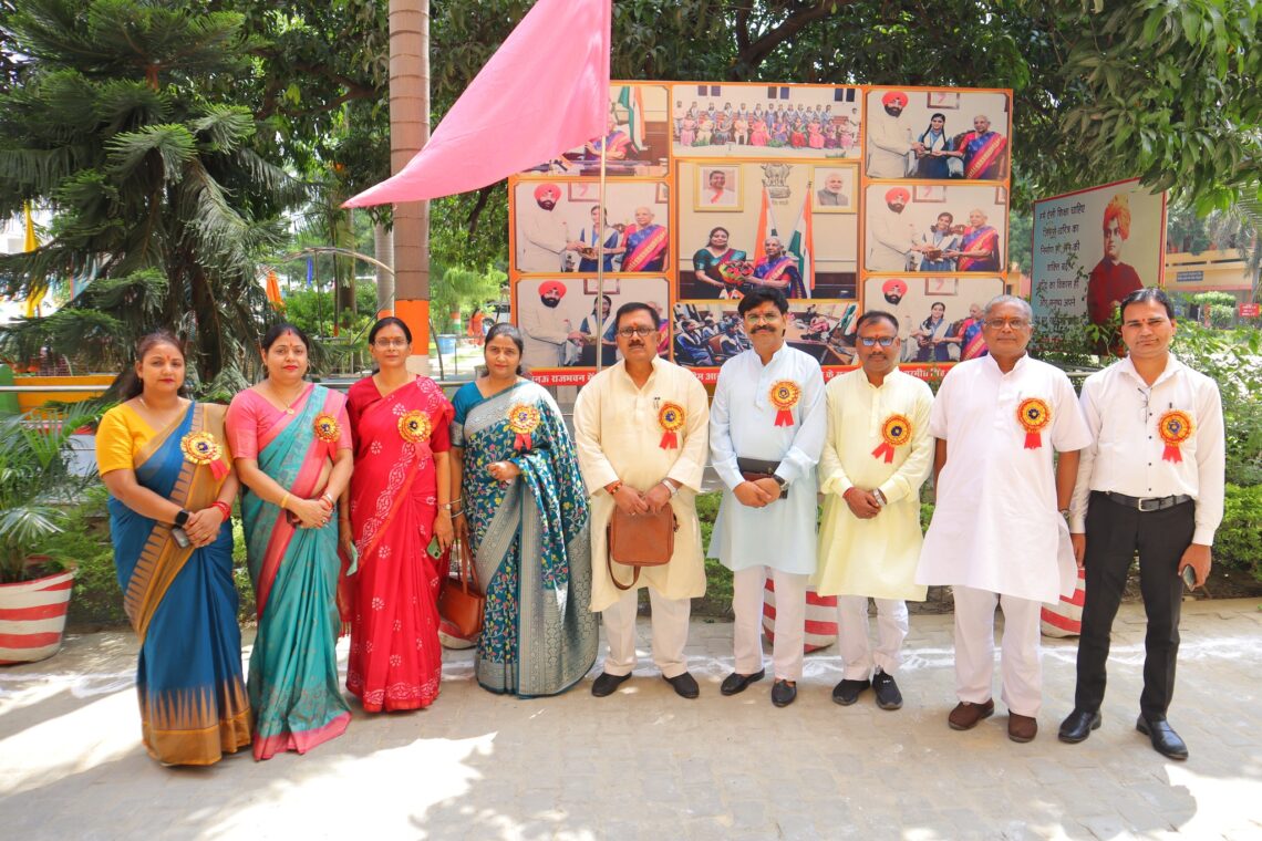 🎉📚 शिक्षक : जीवन के अनमोल मार्गदर्शक 📚🎉