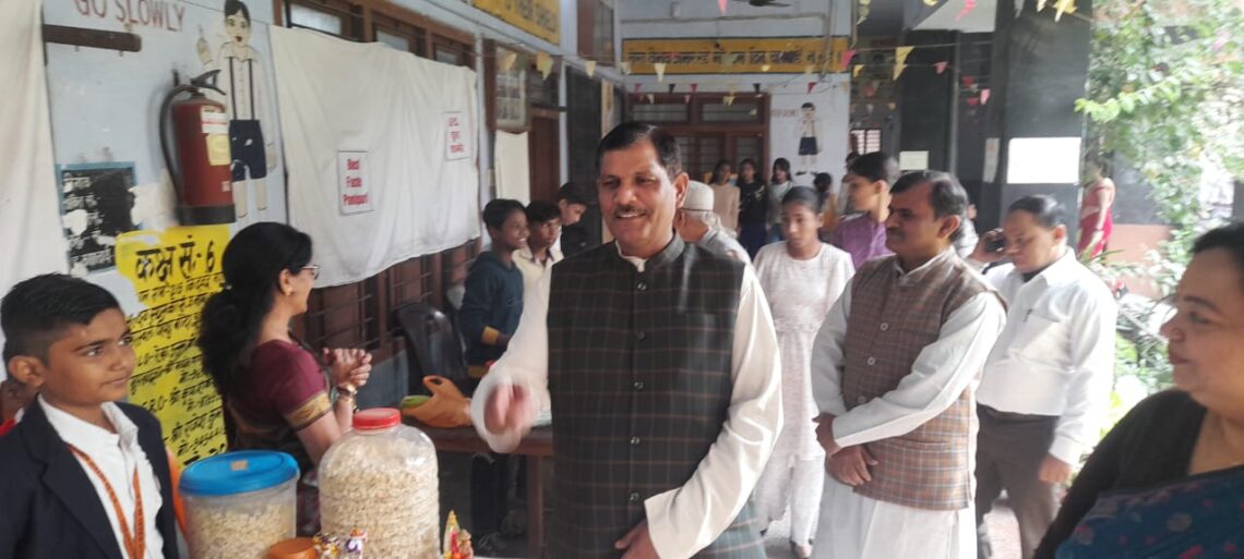 🎉 सरस्वती शिशु मंदिर इंटर कॉलेज, आनंदपुरी कानपुर में बाल दिवस पर भव्य बाल मेला 🎉