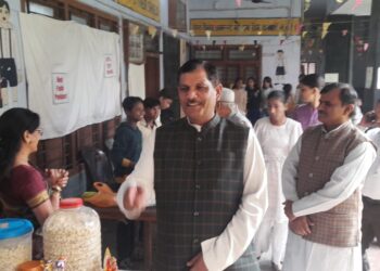 🎉 सरस्वती शिशु मंदिर इंटर कॉलेज, आनंदपुरी कानपुर में बाल दिवस पर भव्य बाल मेला 🎉