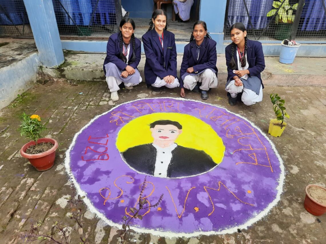 राष्ट्रीय गणित दिवस के रूप में मनाई गई श्रीनिवास रामानुजन जी की 138वीं जयंती 📐🌸