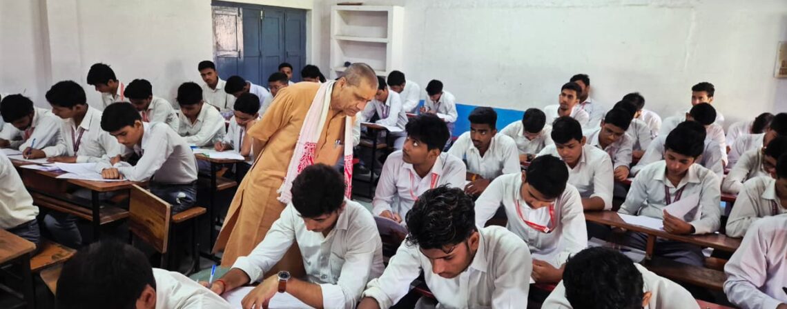 अर्द्धवार्षिक परीक्षा का सफल संचालन का निरीक्षण – मा0 हेमचन्द्र